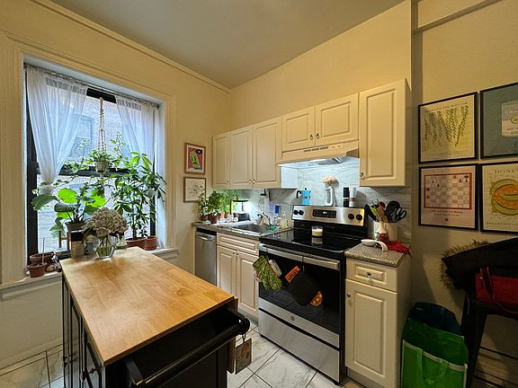 5th image of 509 Cathedral Pkwy #5T