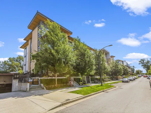 300 Salter St #205, New Westminster, BC V3M 0L9