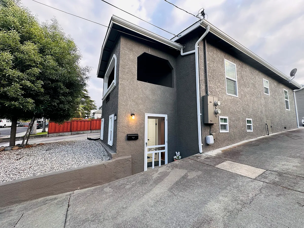 Building Photo - 540 Lake Ave #B
