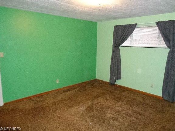 5th image of 218 Franklin Ave