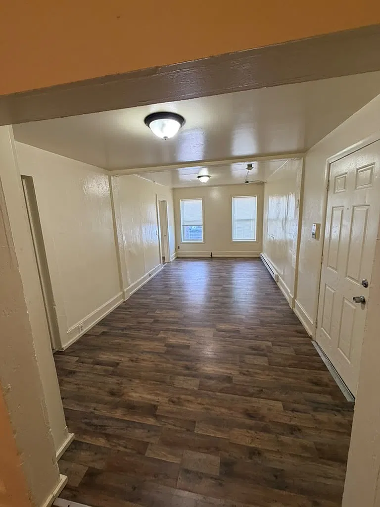 3 bed, 1200 sqft, $1,800 — Photo 4