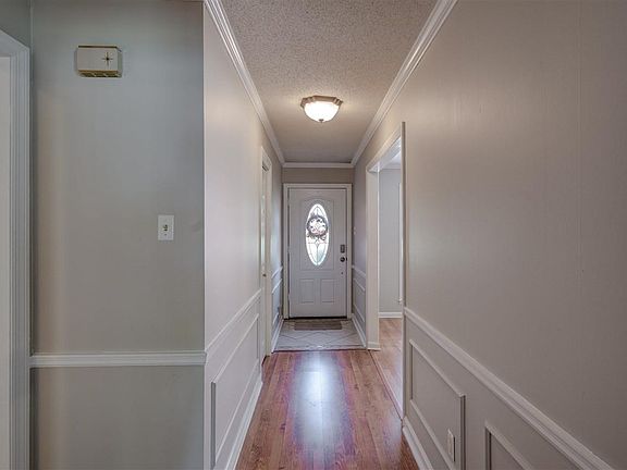 3rd image of 6078 Ivawood Dr