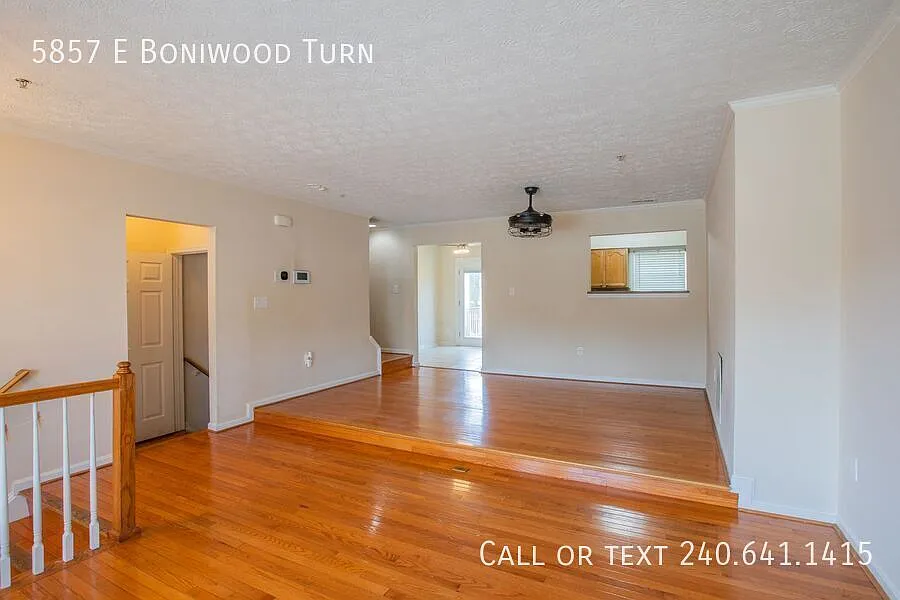 Lovely 3 BR/2.5 BA Townhome in Clinton! — Photo 3