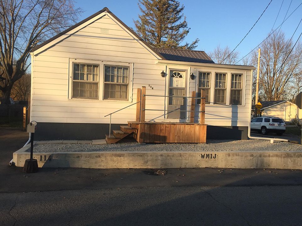 The front of 114 W North Street. Located one block west of Broadway... across from the Shadyside Park. Parking available in driveway, in front of the house, along side the side with another driveway in the back of the house.