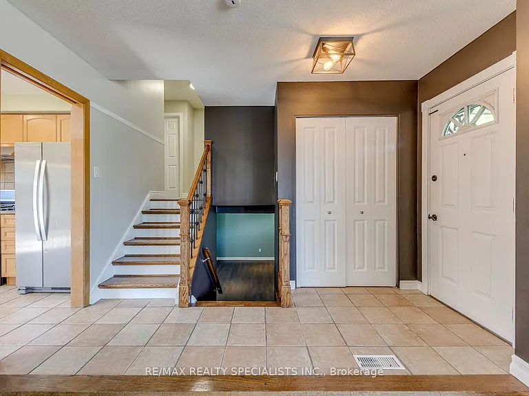 5 Country Club Dr — Photo 5