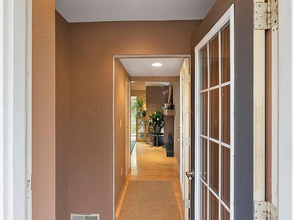 4th image of 504 1st Ave NW