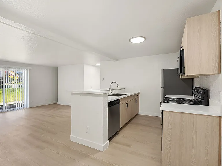 Wellington Place Apartments — Photo 36