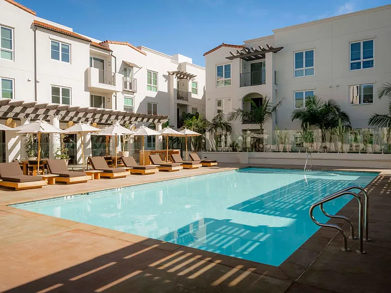 Eddy Redondo Residences — Photo 8