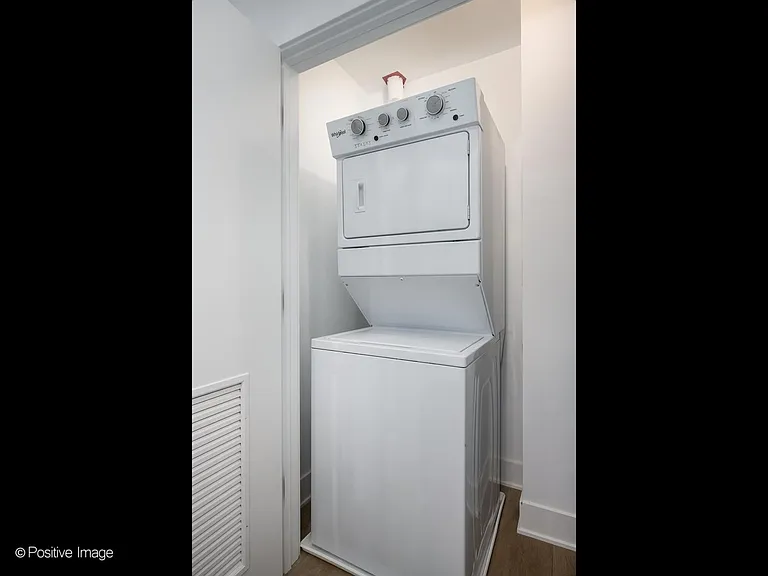 4713 N Clark St #401 — Photo 16