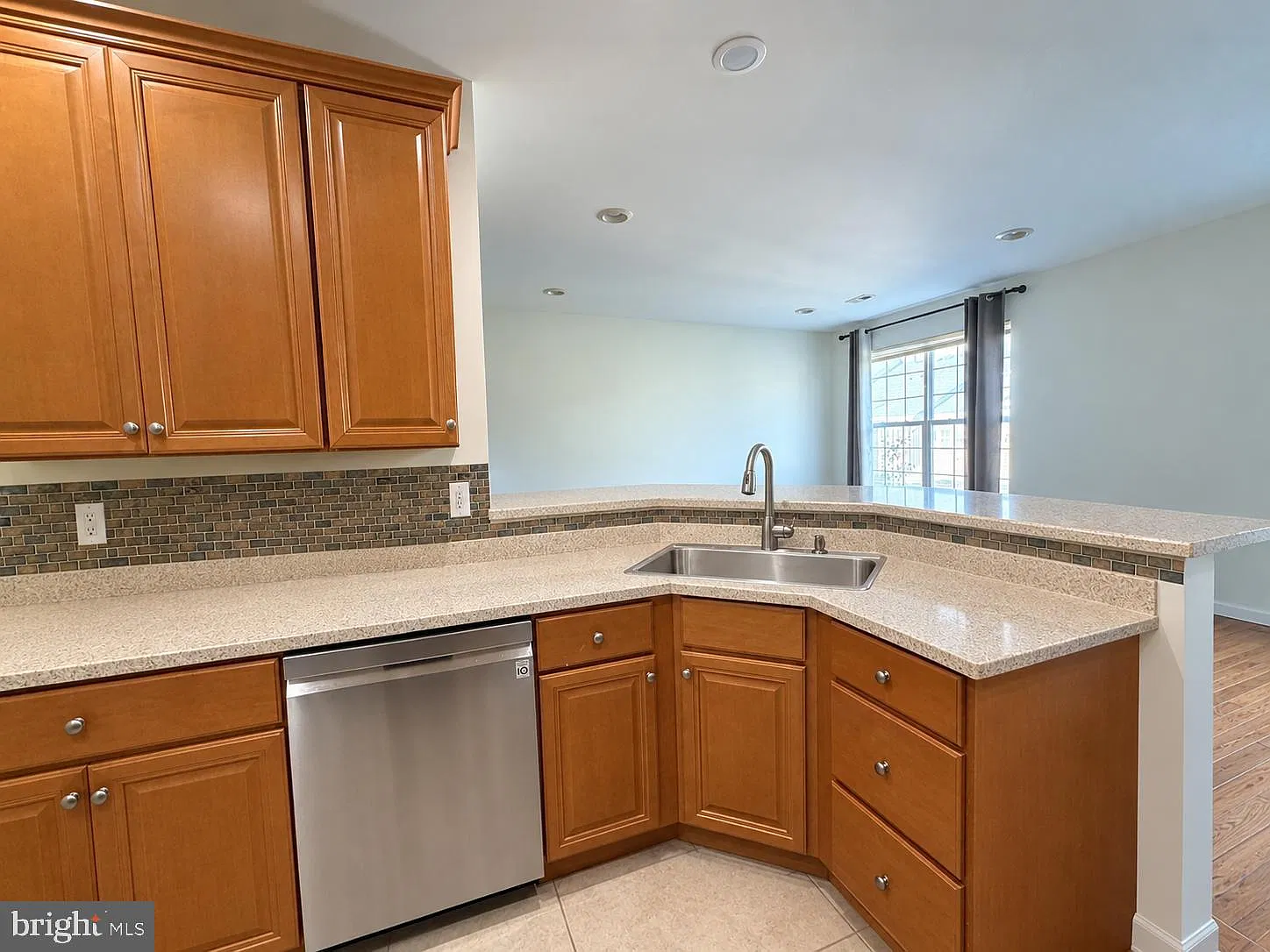 2 bed, 2.5 bath, 1755 sqft, $3,600 — Photo 3