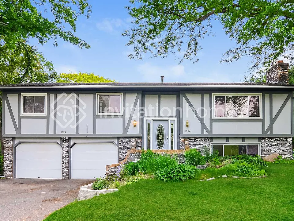 1764 Evergreen Bay