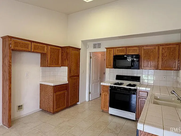 10217 Polo Saddle Dr — Photo 4