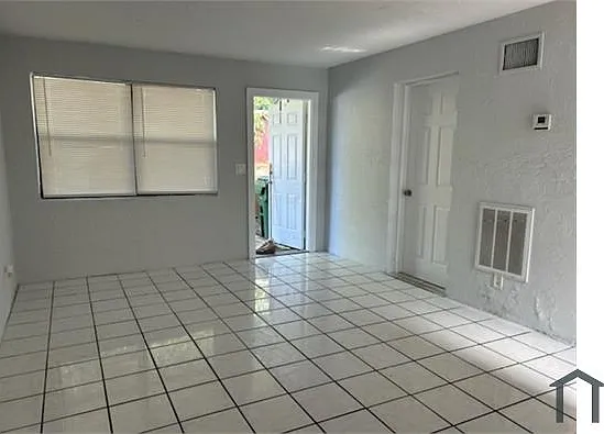 2 bed, 650 sqft, $1,795 — Photo 2