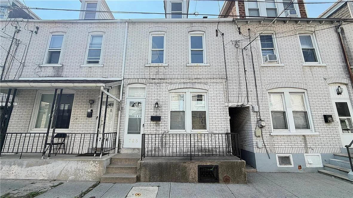 4 bed, 1.5 bath, 1432 sqft, $2,000 — Photo 1