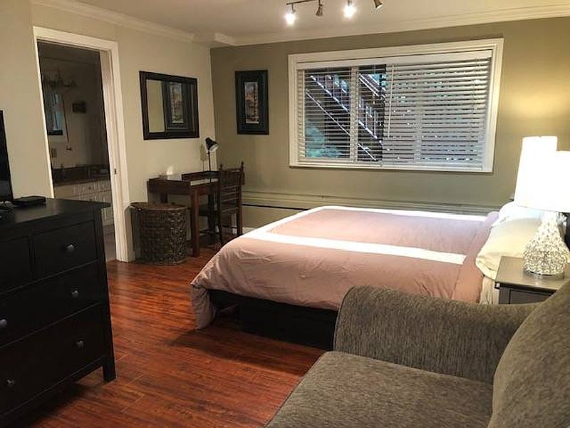 West Vancouver Apartment for rent - 2 Bedrooms — photo 9