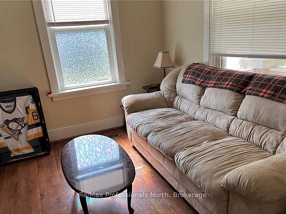 5th image of 261 Hotchkiss St