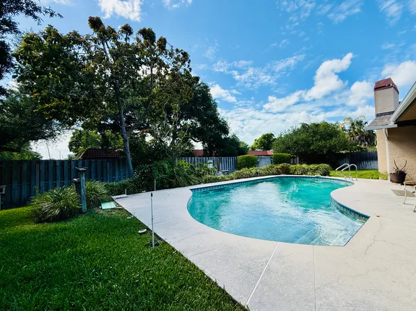 1860 Brae Moor Dr, Dunedin, FL 34698