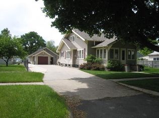 724 10th St, Nevada, IA 50201