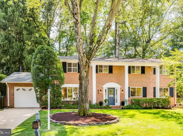 9803 Lord Ct, Fairfax, VA 22032