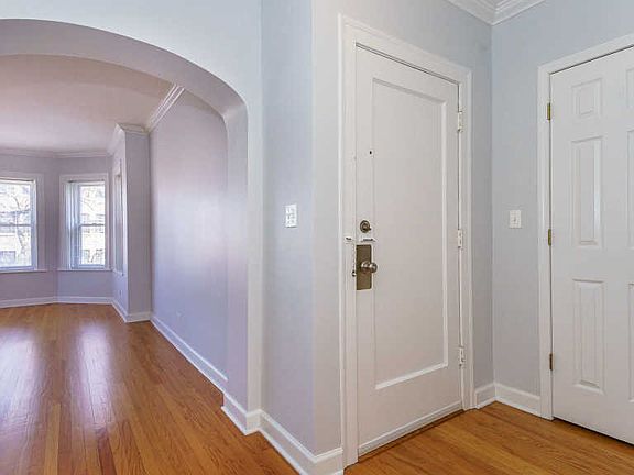 3rd image of 6336 N Rockwell St APT 2