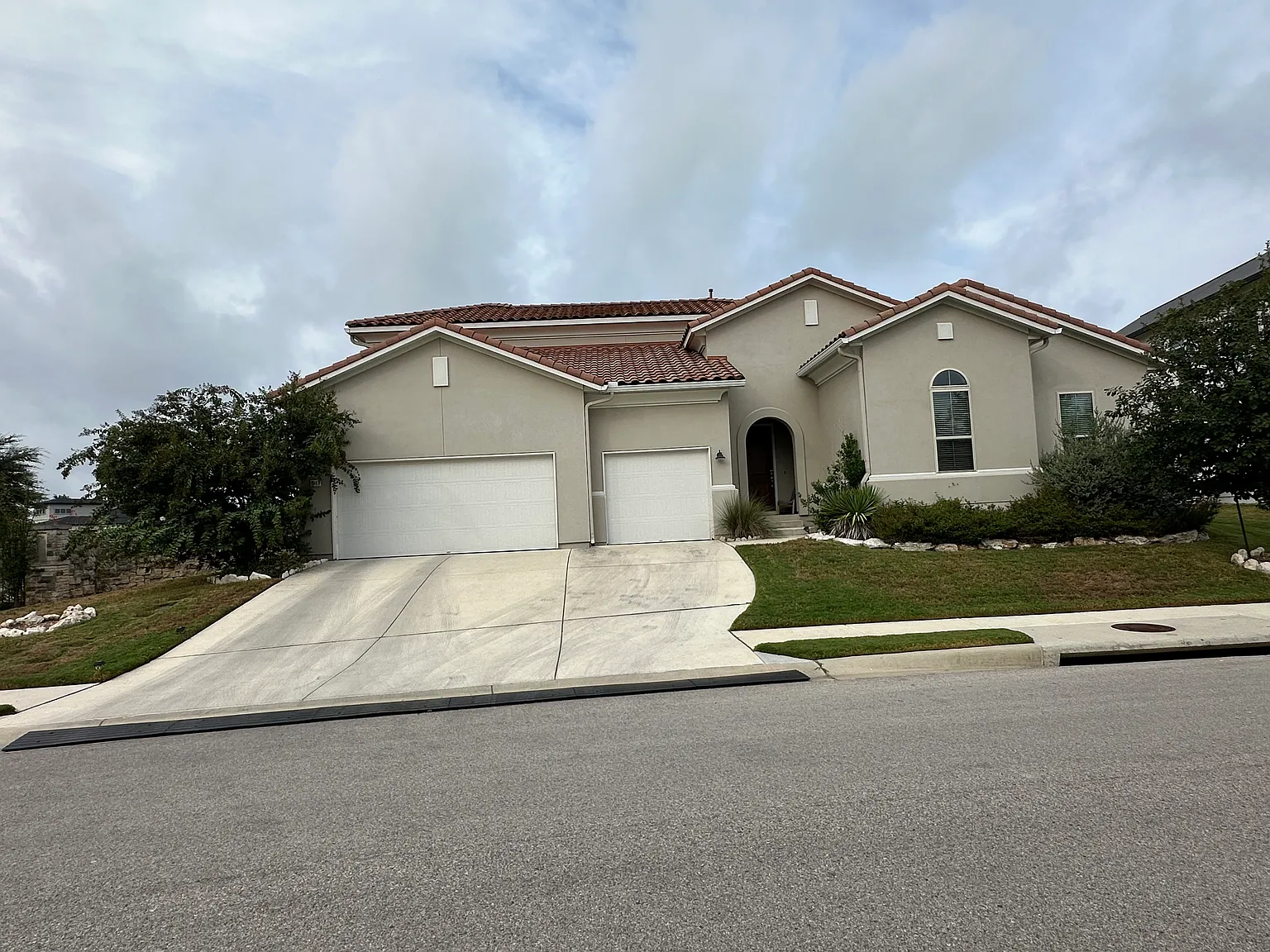 4 bed, 3115 sqft, $3,100 — Photo 3
