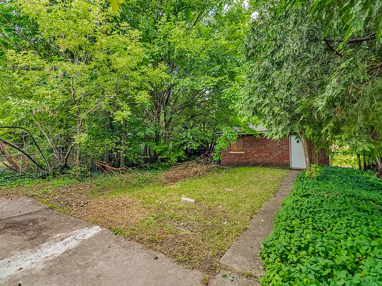 9900 Bishop St — Photo 27
