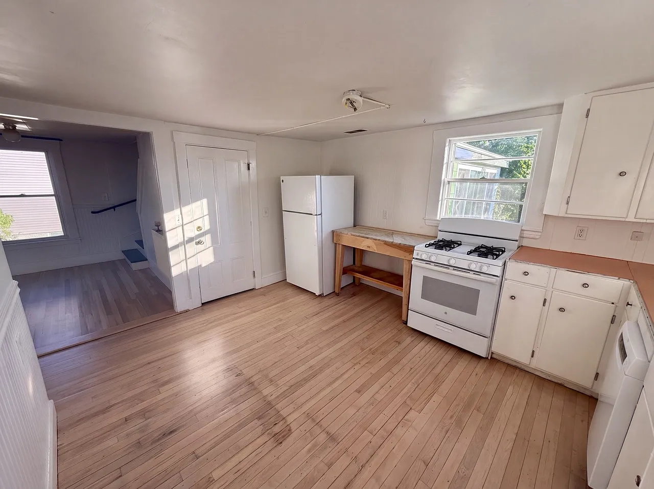 3 bed, 1295 sqft, $2,900 — Photo 2