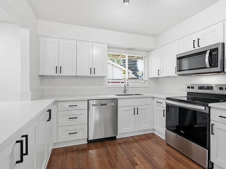 Kitchen - light and bright!