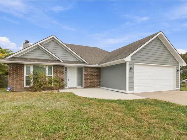 1011 Coventry Dr, Warrensburg, MO 64093