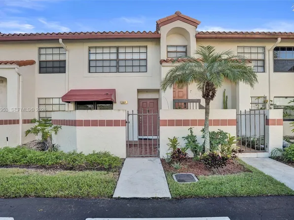 105 Liberty Ct, Deerfield Beach, FL 33442