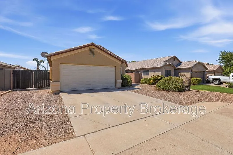 4 bed, 2.0 bath, 1603 sqft, $2,145 — Photo 1