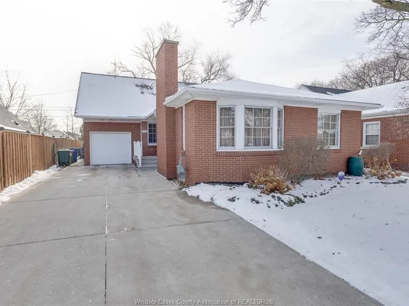 1835 Ypres Ave, Windsor, ON N8W 1S5