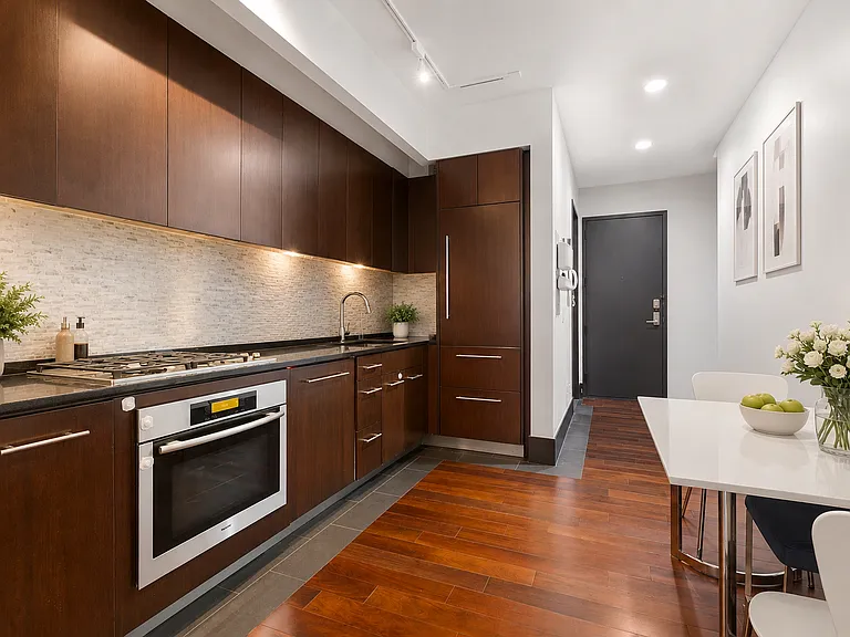 40 Broad St #19E — Photo 3