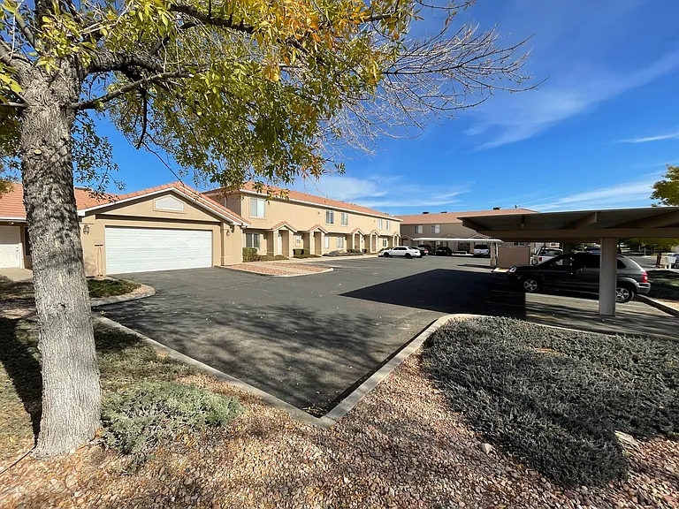 Summerwood Apartments — Photo 2