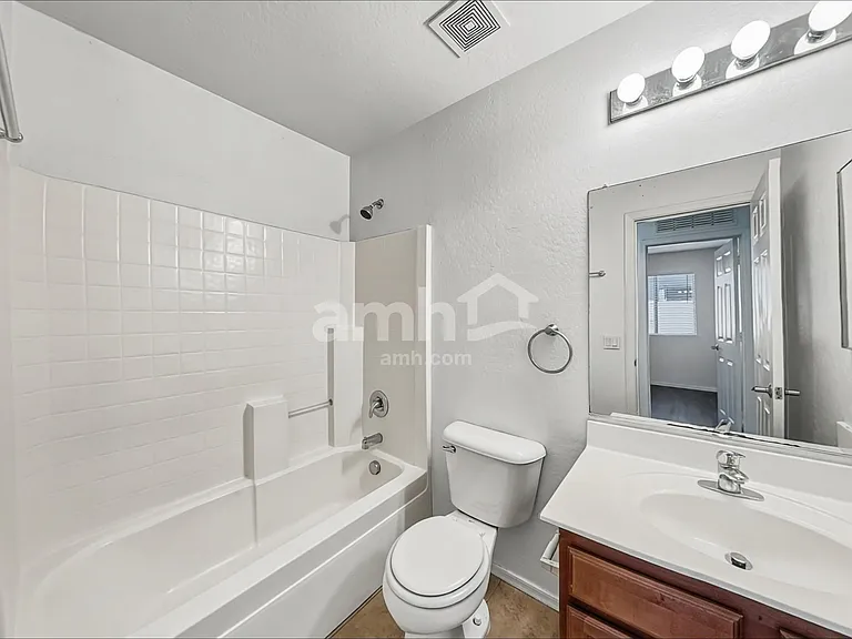 11232 W Pierson St — Photo 13