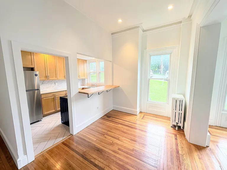 834 Warren St #1 — Photo 3