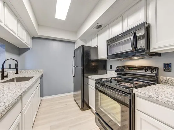 2830 S Bartell Dr APT 311, Houston, TX 77054