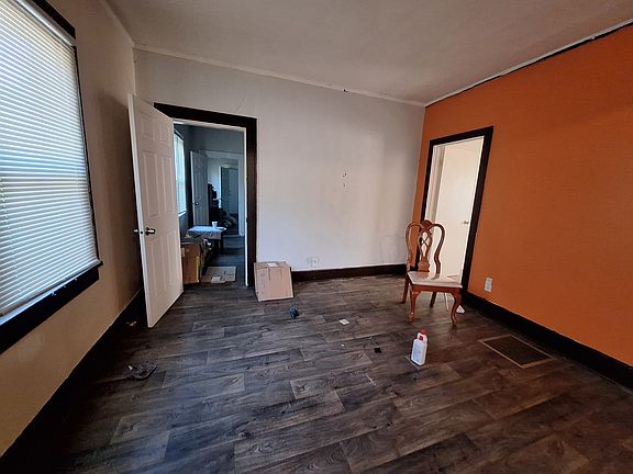 4th image of 1228 W 31st St