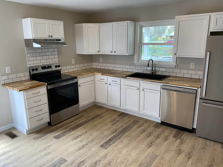 705 Bullrun Rd — Photo 2