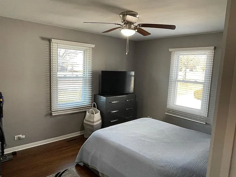 315 N School St — Photo 34