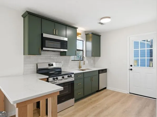 1760 Woodland Trl, Cumming, GA 30041