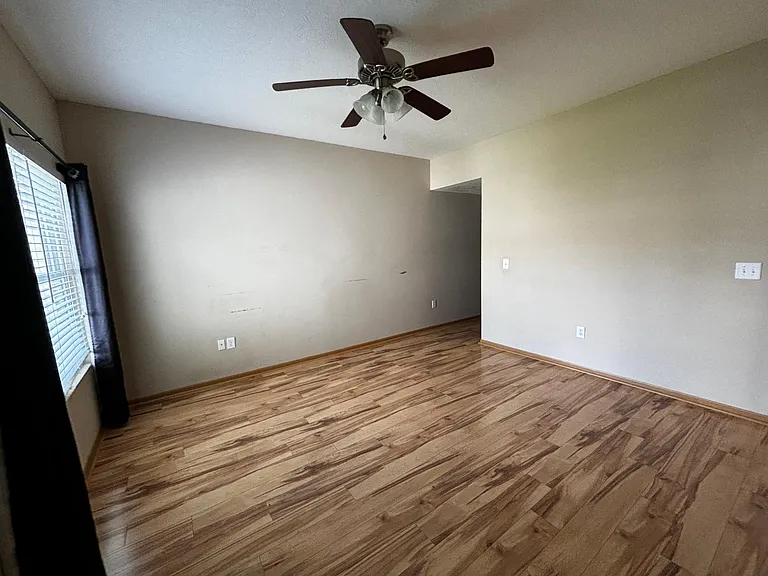 Master Bedroom (2)