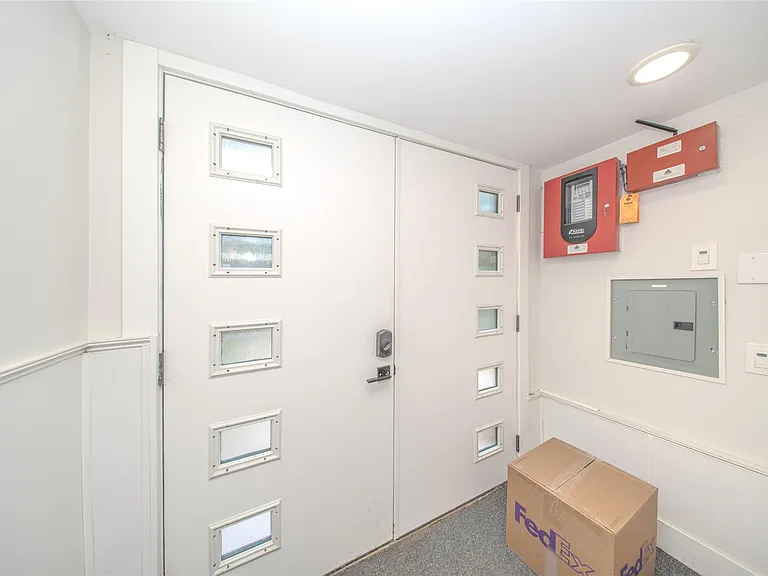 4530 Commonwealth St #1 — Photo 9