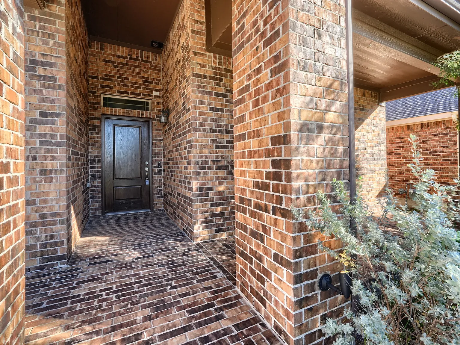 4 bed, 2033 sqft, $2,700 — Photo 3
