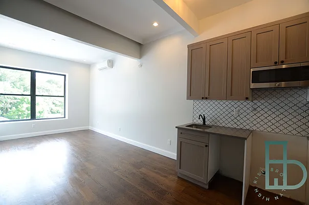 Rented by Miron Realty Group | media 17