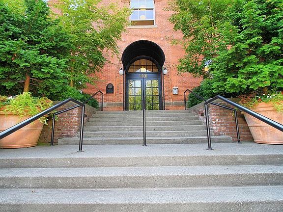 4th image of 1401 5th Ave N #213