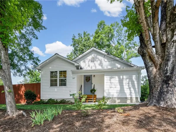 327 Hillcrest Dr, Advance, NC 27006