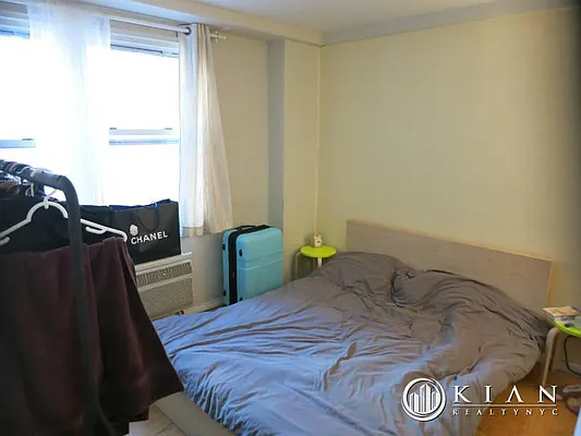 Rented by Kian Realty | media 16