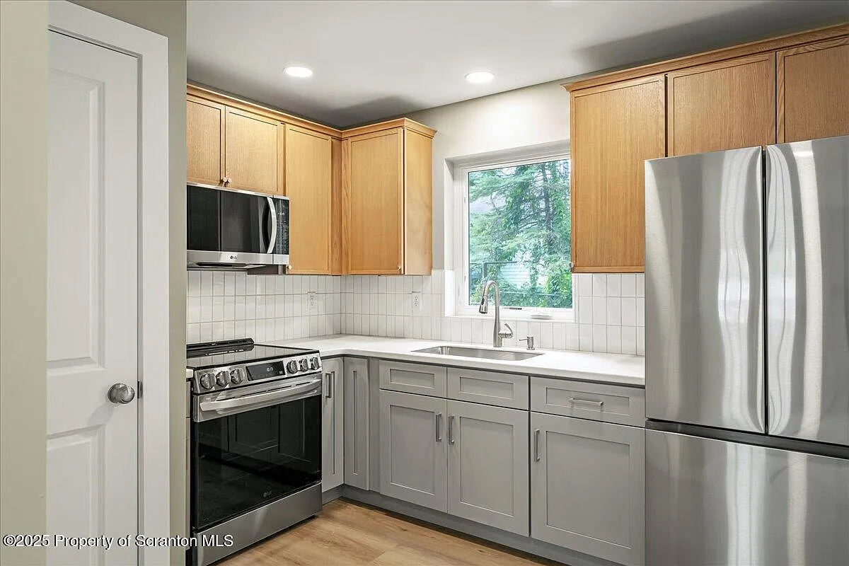 2 bed, 2.5 bath, 960 sqft, $1,830 — Photo 2