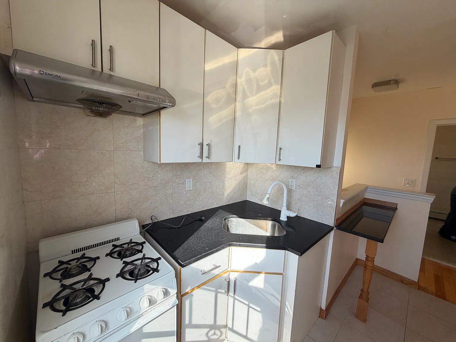 2 bed, 800 sqft, $2,500 — Photo 2